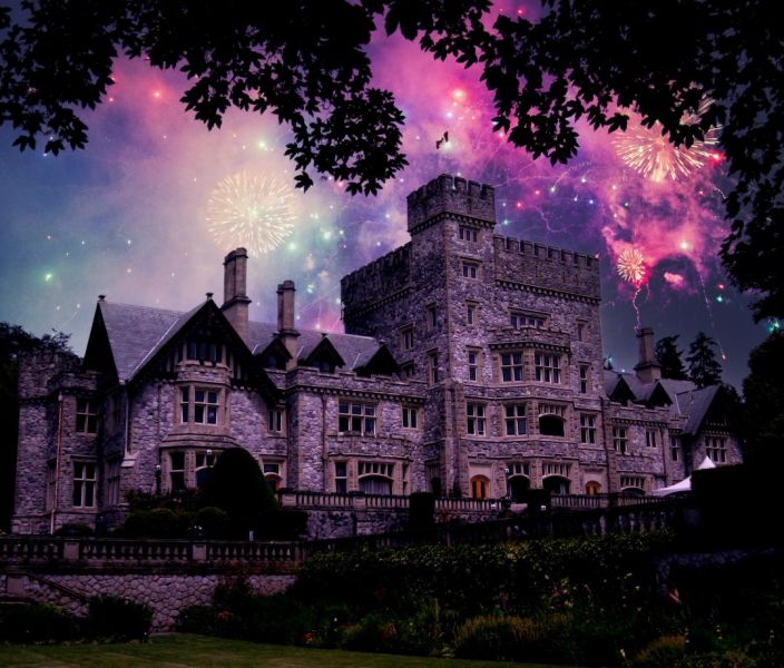 File:Mansion-fireworks-v2.jpg